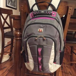Swissgear backpack!💜🖤❤️